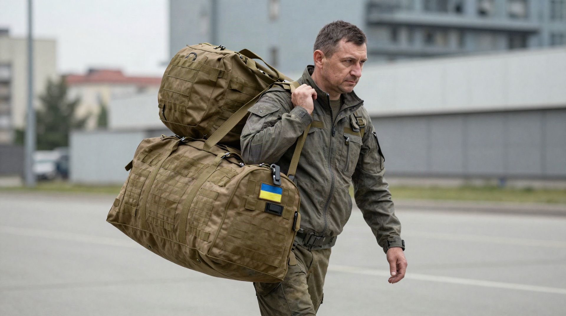 Рюкзак зі сформованою спинкою та лямками, підготовлений до перенесення спорядження.