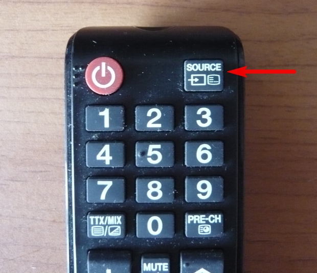 На телевізорах Samsung, щоб отримати перелік усіх доступних джерел відеосигналу, потрібно натиснути кнопку пульта Source (Джерело)