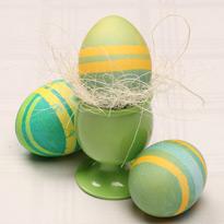 Кожна поважаюча себе господиня до Великодня обов'язково красить яйця - хоча б цибулевим лушпинням